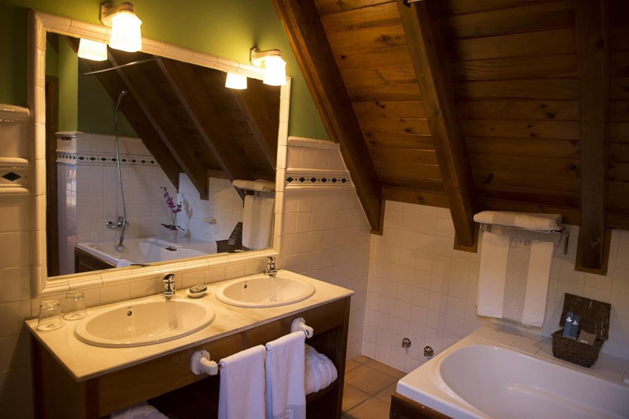 Hotel Chalet Bassibe Baqueira Beret Exterior photo