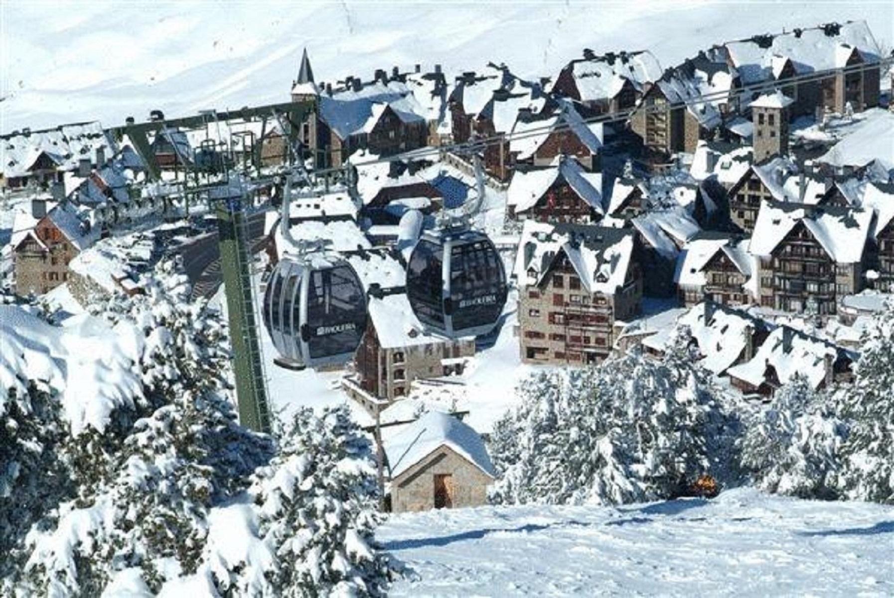 Hotel Chalet Bassibe Baqueira Beret Exterior photo