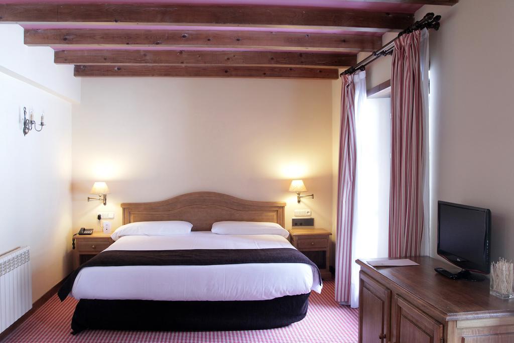 Hotel Chalet Bassibe Baqueira Beret Exterior photo