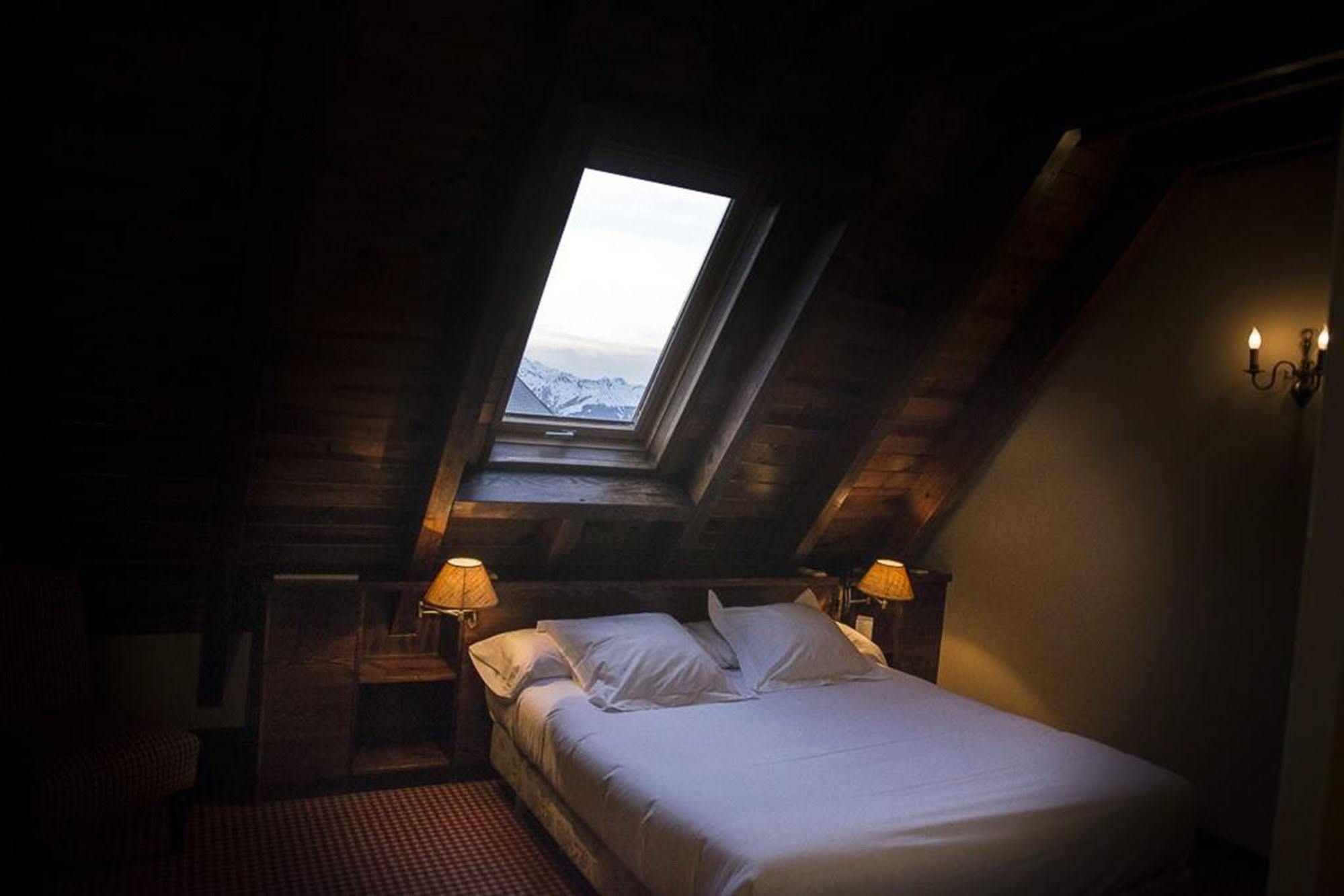 Hotel Chalet Bassibe Baqueira Beret Exterior photo
