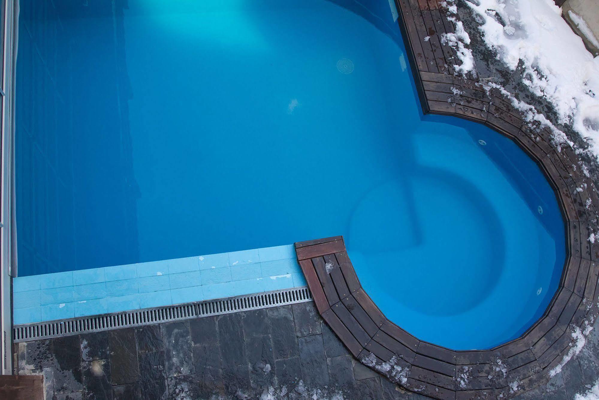 Hotel Chalet Bassibe Baqueira Beret Exterior photo